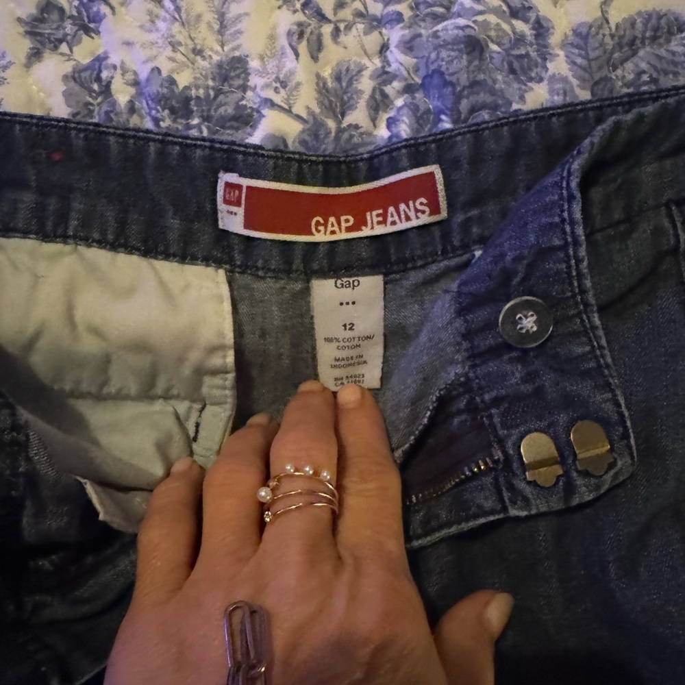 Blue Gap Denim Women's Shorts - Picture 2 of 5